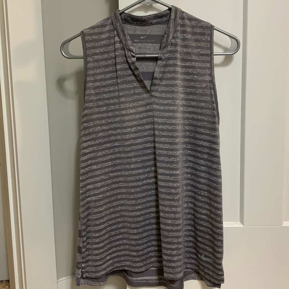 Women’s NIKE golf sleeveless polo, size L